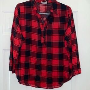 Woman’s buffalo plaid top small/ medium